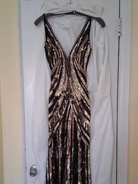 Sherri Hill Sequin Low V-Neck Evening Gown Dress in Black and Gold Prom